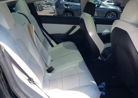 2020 Tesla Model 3 Standard Range Plus Rear-Wheel Drive/Standard Range Rear-Wheel Drive z USA, uszkodzony, nr VIN 5YJ3E1EAXLF614887